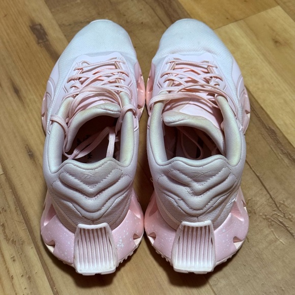 Reebok Women's Light Pink Sneakers Gently used - Picture 5 of 9